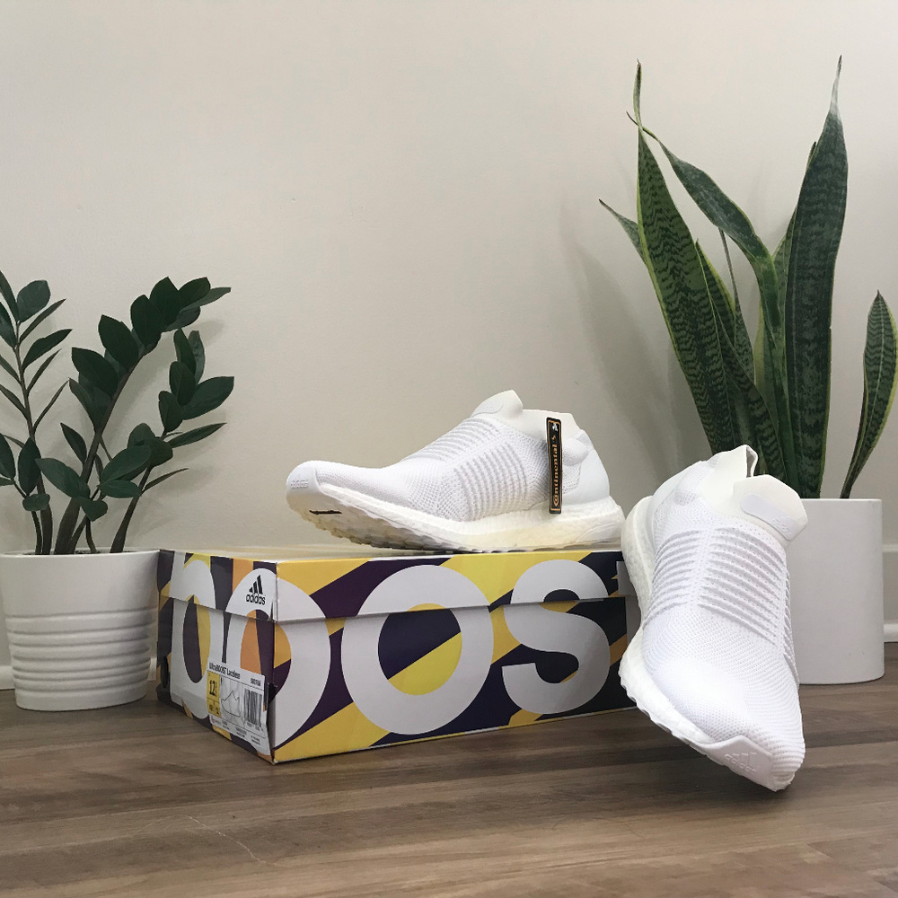BRAND NEW Adidas Ultraboost Laceless